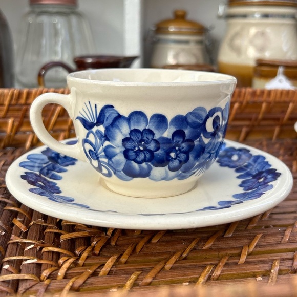 Wloclawek Fajans Hand Painted Cup and Saucer - Picture 3 of 7
